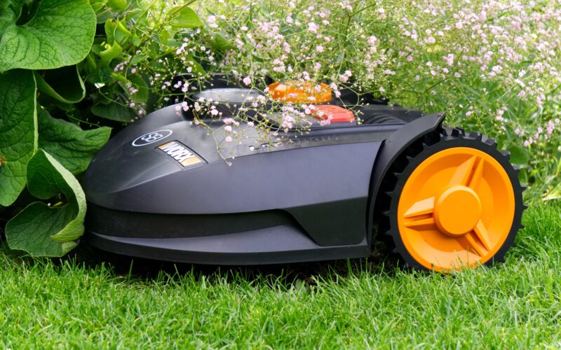 Entspannter Sonntag Mit Navimow EU läuft die Gartenpflege von selbst