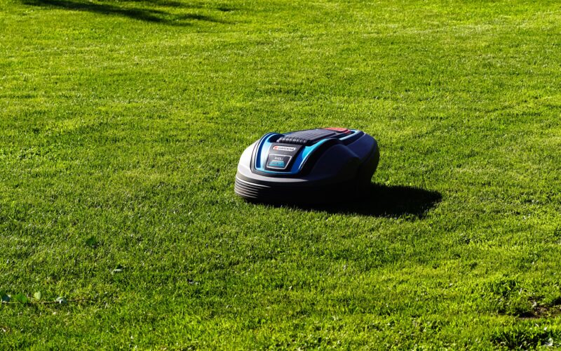 Profi-Lösung für Großgärten Navimow EU kommt auch mit schwierigem Gelände zurecht