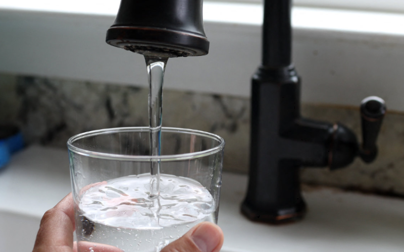 Why Smart Households Are Ditching Bottled Water for Home Filtration
